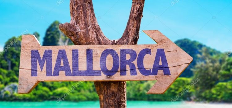 🏡 Immobilie kaufen auf Mallorca – Was du wissen musst  mallorca wooden sign