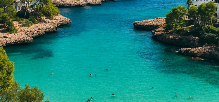 🌴 Cala d’Or – Die „Goldene Bucht“ Mallorcas Copilot 20251006 115000